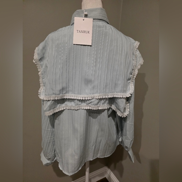 NWT Women's Light Blue Embroidered Western Style Long Sleeve Button Down Top, XL - Picture 4 of 4